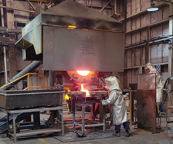 Nov 11, 2021 - pouring of the first doré bars from the new Ermitaño Mine at Santa Elena.